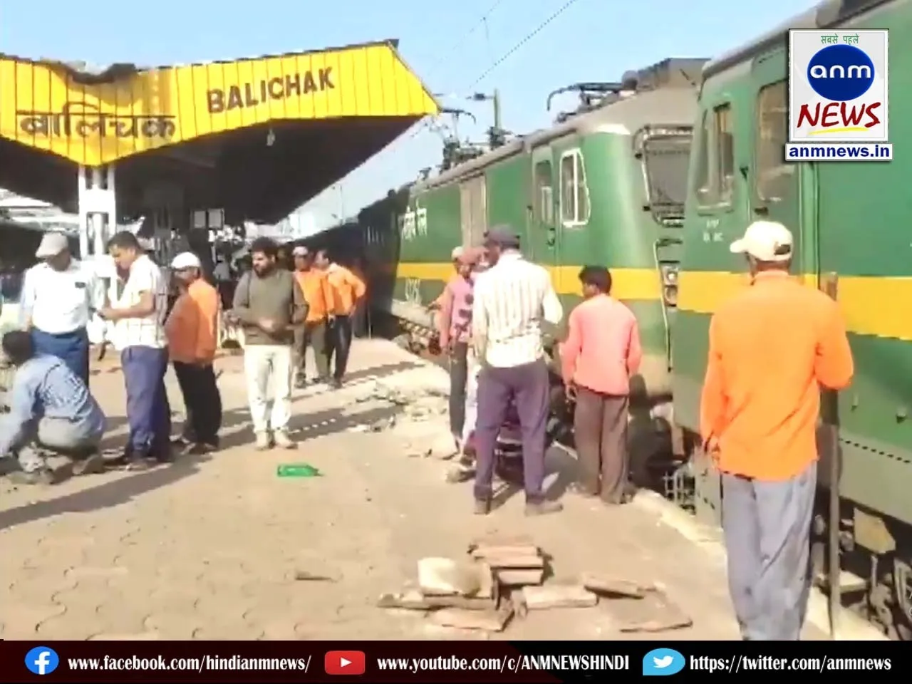 Freight train derails