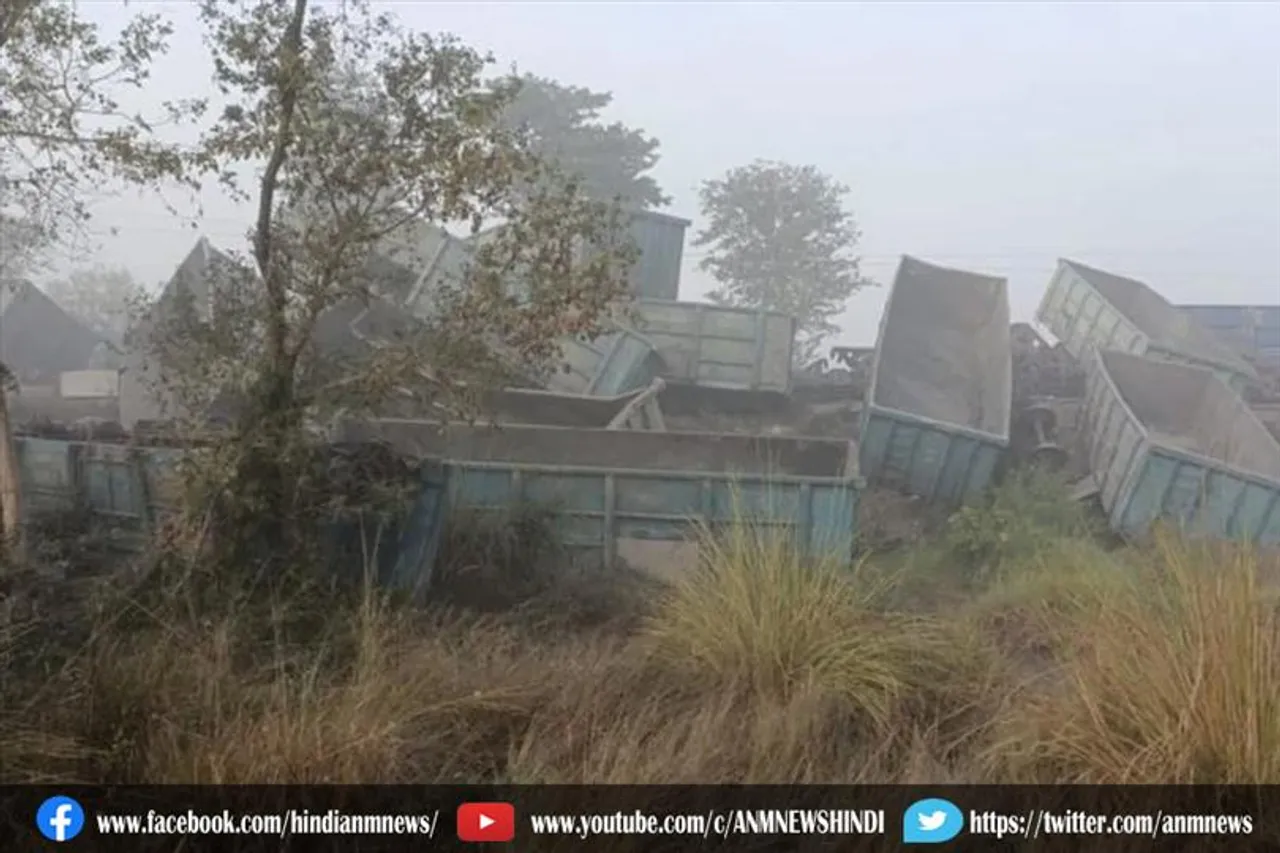 मालगाड़ी की पलटीं 21 बोगी, जौनपुर-वाराणसी रेल मार्ग जाम