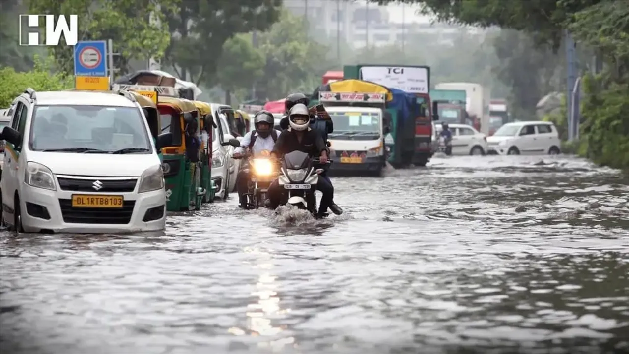 दिल्ली-एनसीआर में रात से भारी बारिश