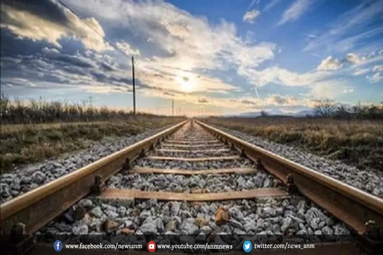ट्रैन की खिड़की से आई मौत