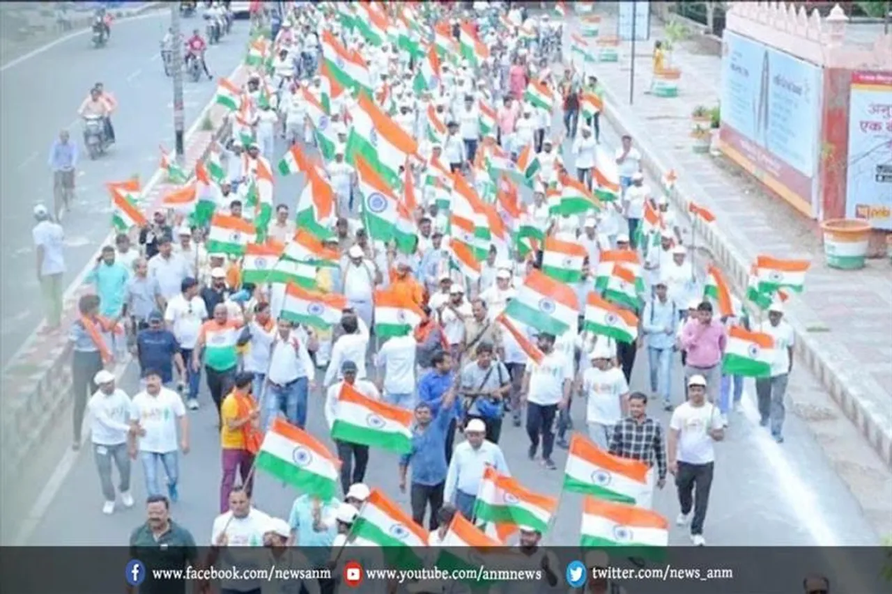 राजधानी में हर रोज बन रहे 25 लाख झंडे