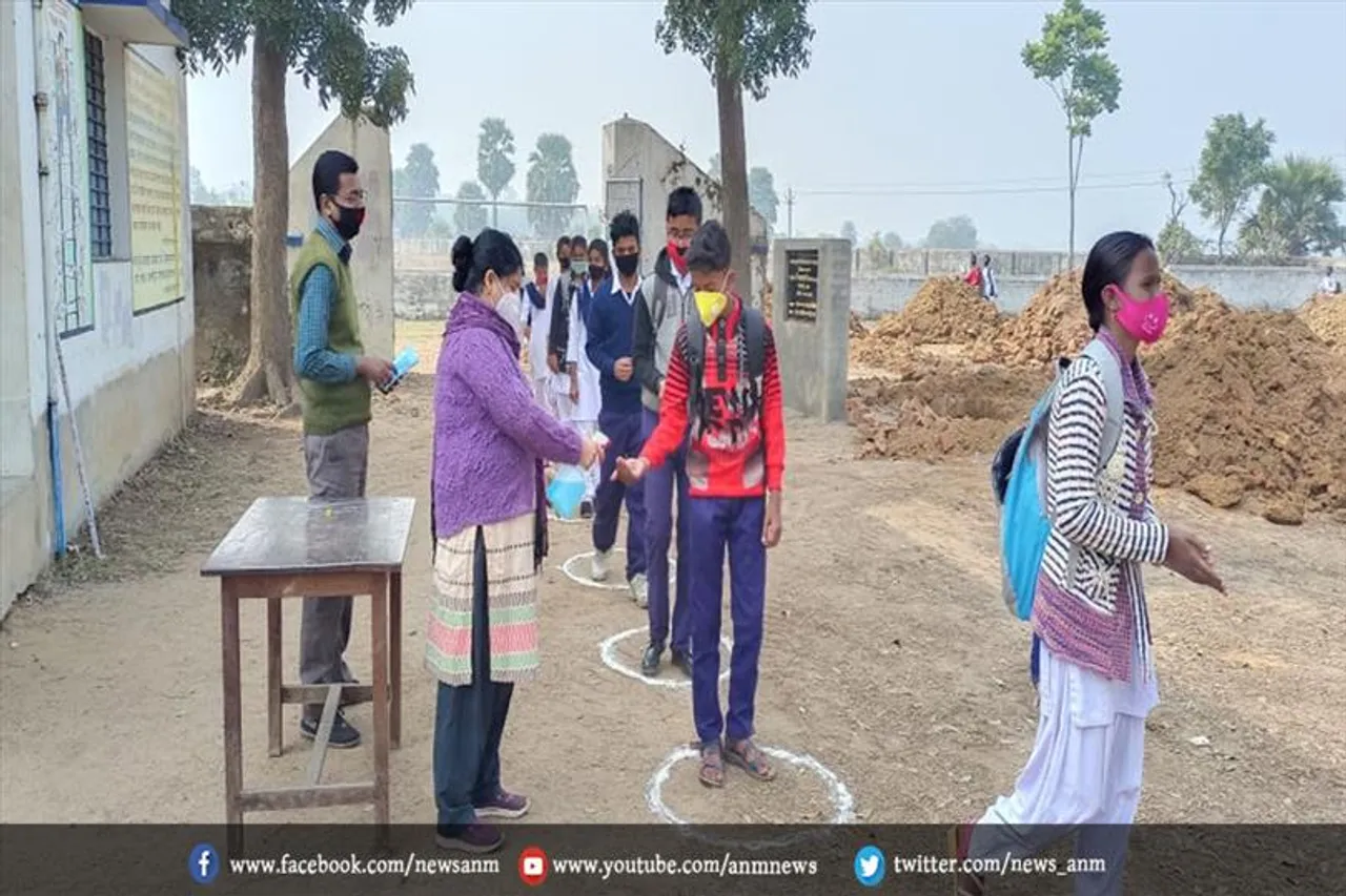 बहादुरपुर हाई स्कूल में विद्यार्थियों का आना फिर से शुरू