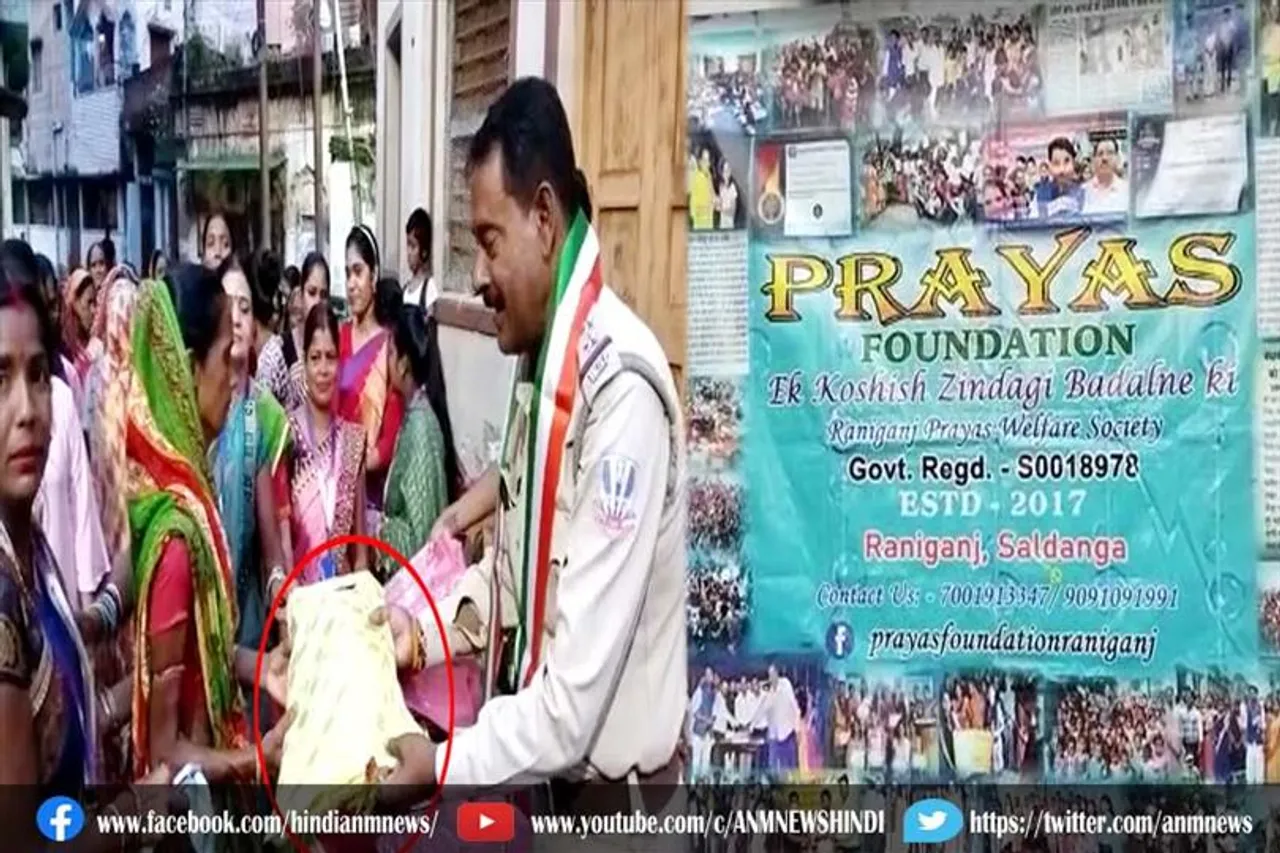 रानीगंज में करीब 200 विधवाओं को साड़ी दी गई