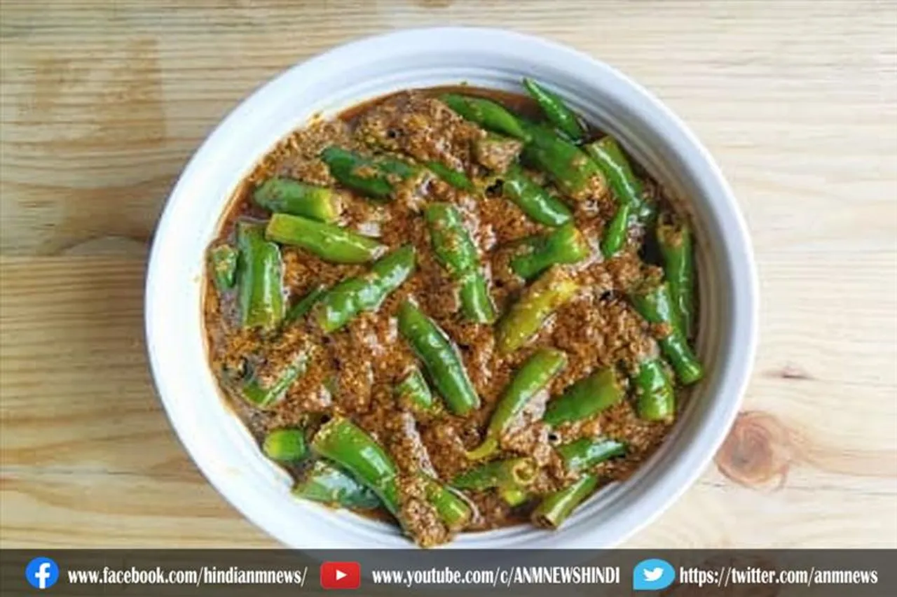 अगर स्पाइसी खाने का है मन तो ट्राई करें अचारी हरी मिर्च की सब्जी