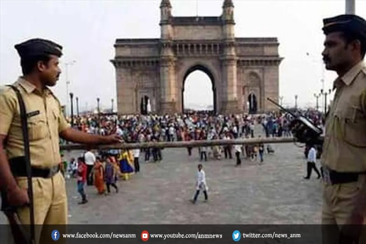 मुंबई में नववर्ष पर आतंकी हमले की आशंका, बढ़ाई गई सुरक्षा