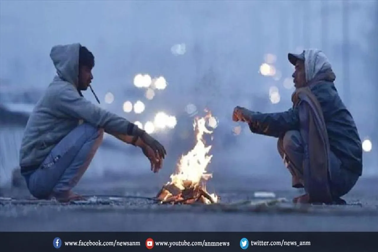 दिल्ली: शीतलहर से कांपे लोग