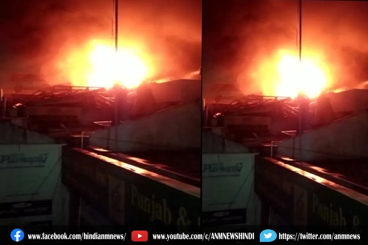 कीर्ति नगर के फर्नीचर मार्केट में लगी आग