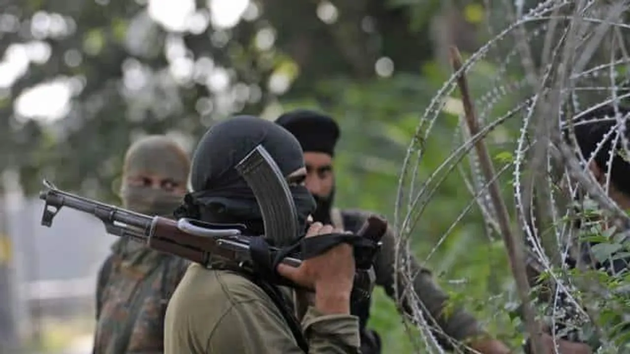 पाकिस्तान सेना की नापाक हरकत, भारतीय नाव पर की फायरिंग