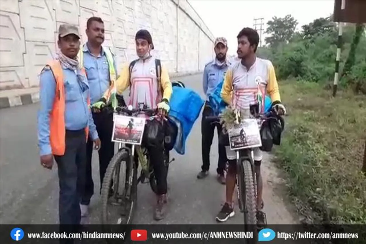 सेफ ड्राइव सेफ लाइफ एंव सेव अर्थ मुहिम को लेकर कोलकाता से लदाख को निकले दो सिविक वोलेंटियर