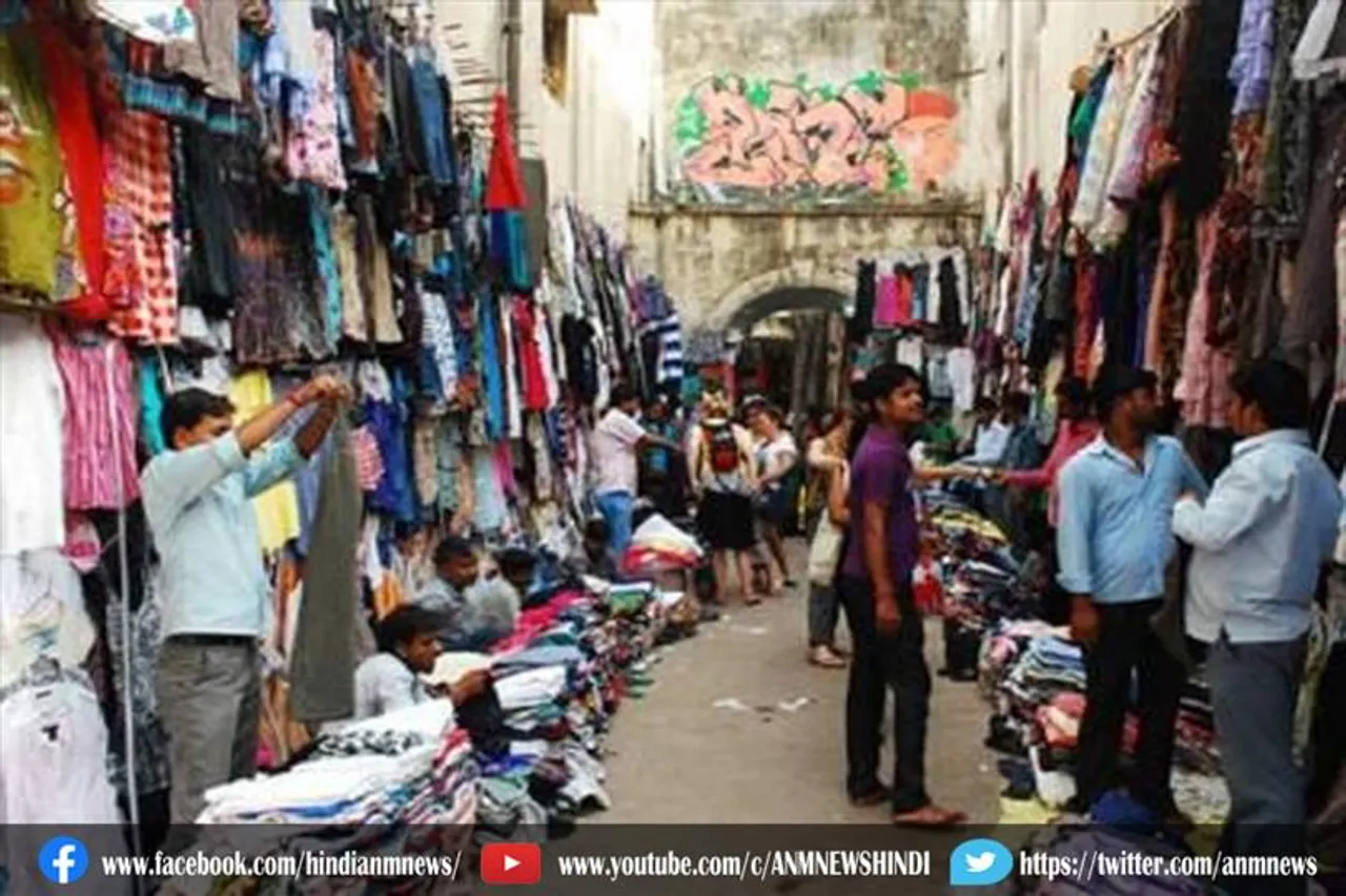 दिल्ली के मशहूर मार्केट में लगा ताला