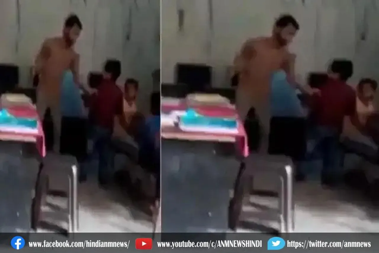 टीचर की पिटाई से छात्र बेहोश
