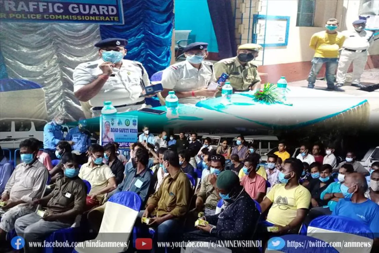 ट्रैफिक गार्ड द्वारा एक कार्यक्रम