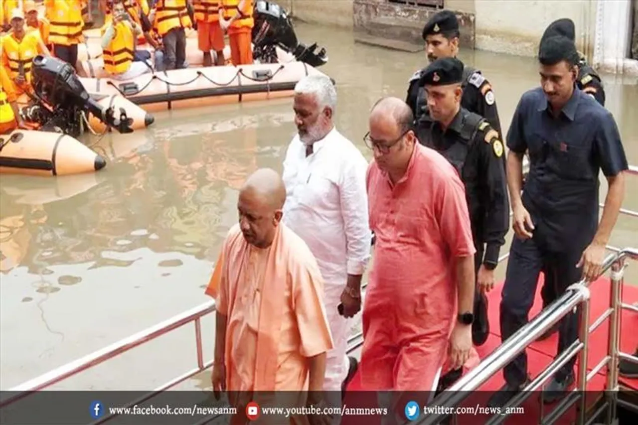 वाराणसी पहुंचे सीएम योगी