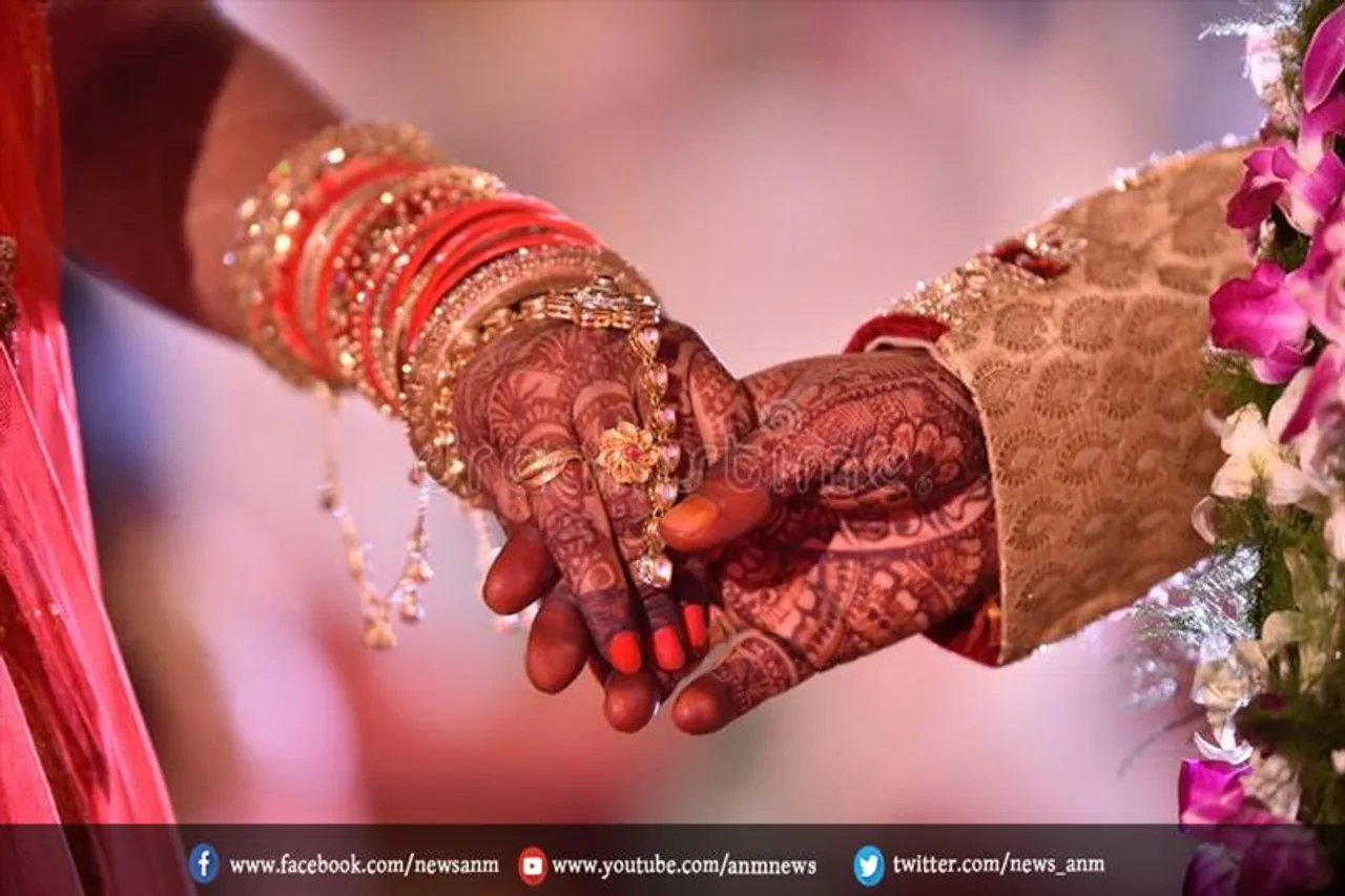 दूल्हा और दुल्हन ने श्मशान घाट में की शादी
