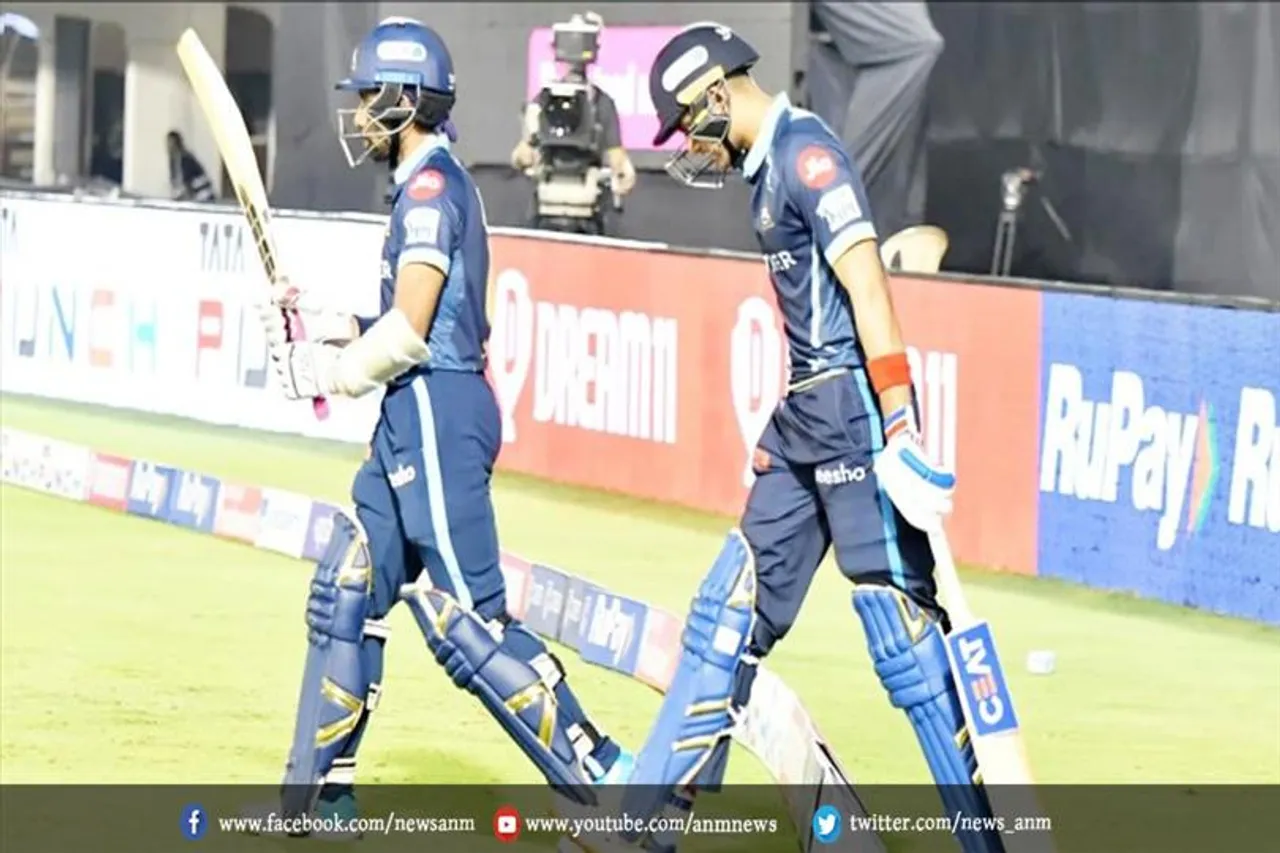 ऋद्धिमान और शुभमन क्रीज पर