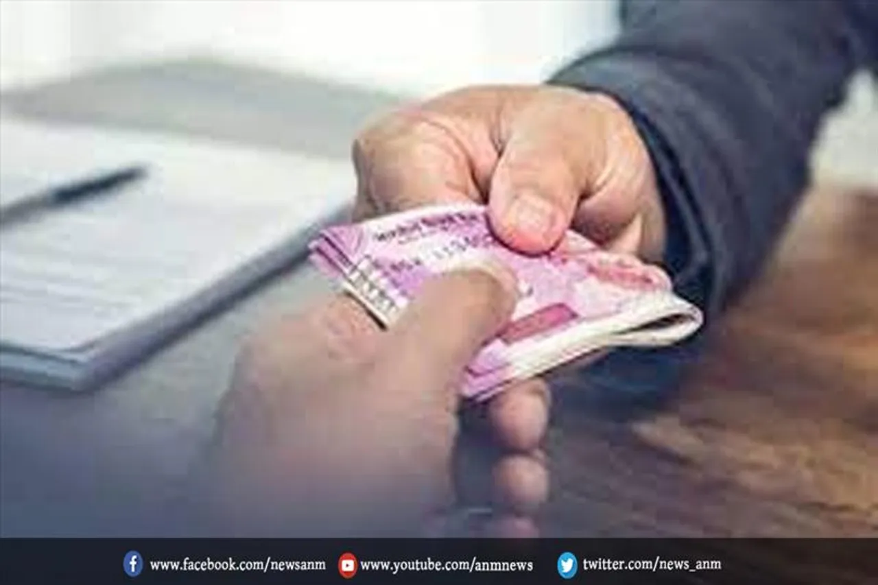 सब-इंस्पेक्टर के निलंबित होने का कारण बना रिश्वत