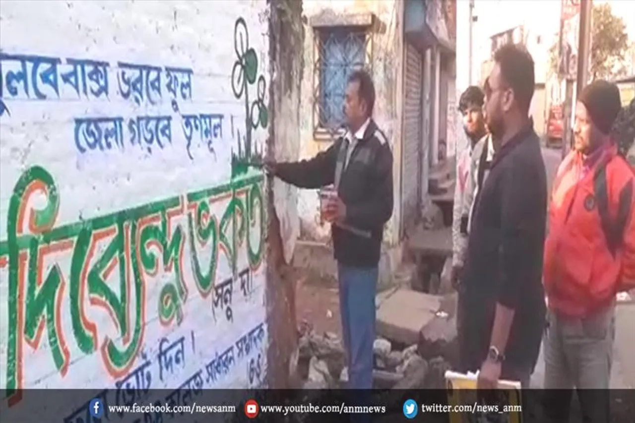 दिव्येदु भगत रानीगंज के 36 नंबर वार्ड में किया दीवार लेखन