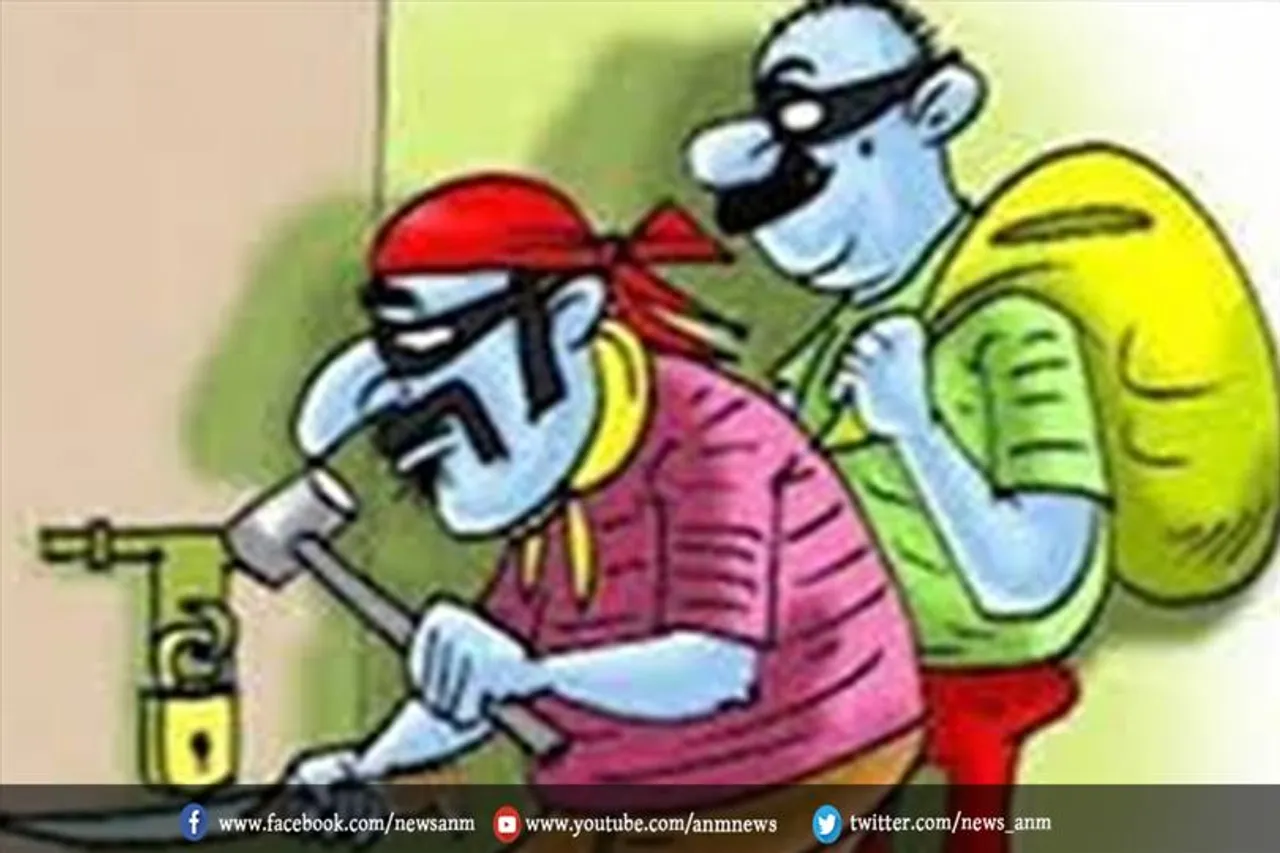 नौकर दे गया दगा, ले भागा लाखों के जेवर