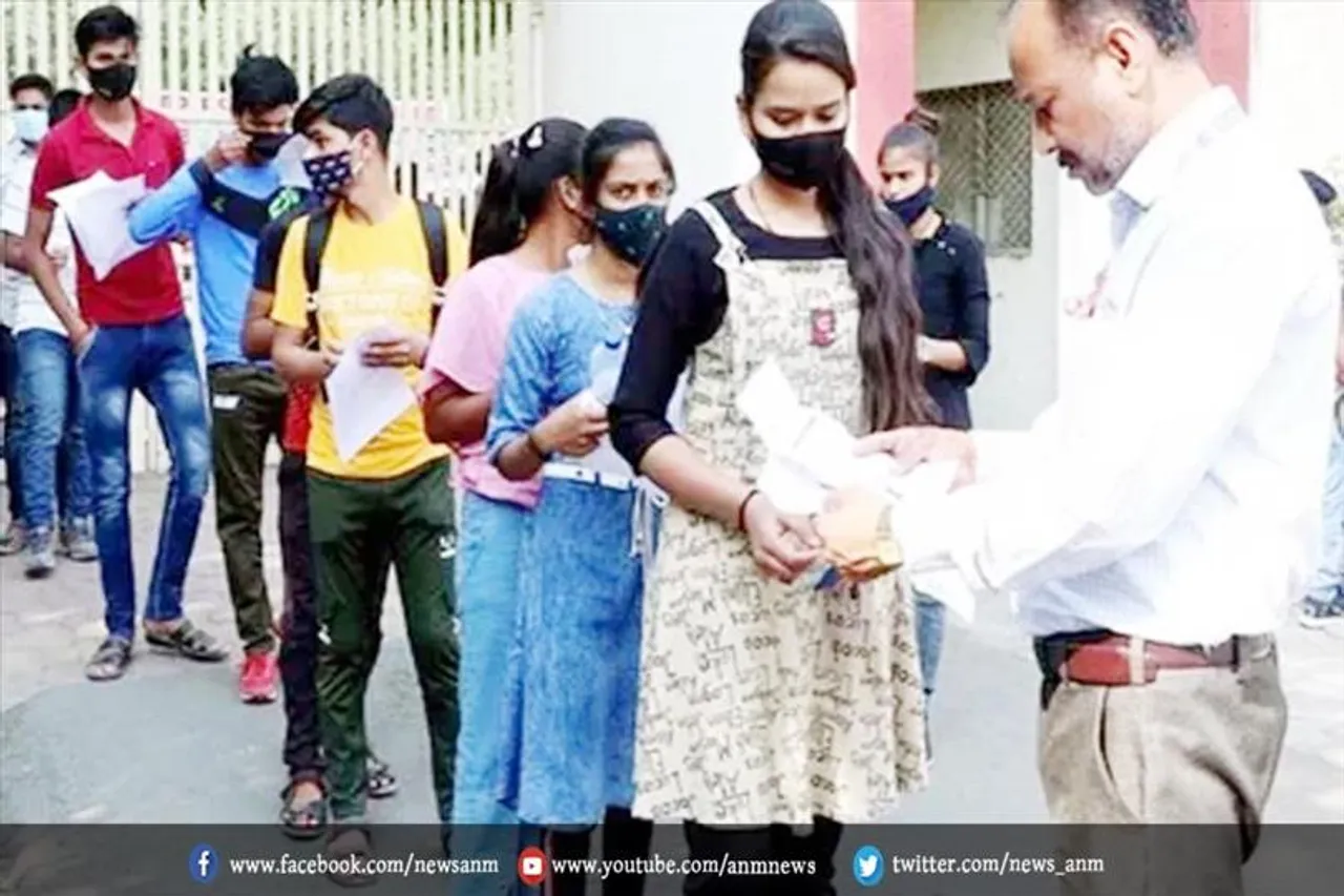 छात्राओं के इनरवियर उतरवाने पर राष्ट्रीय महिला आयोग सख्त