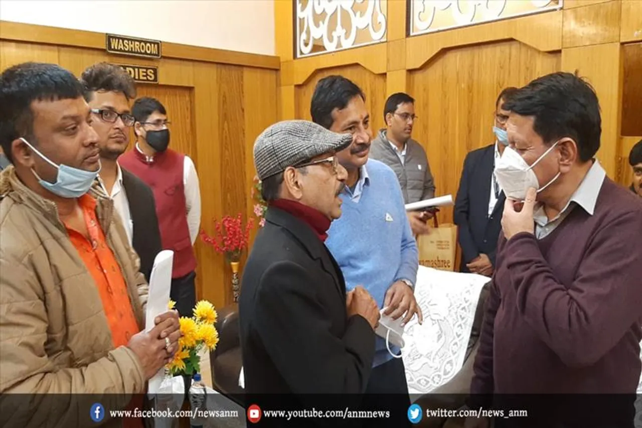 बीजेपी विधायक ने रेलवे महाप्रबंधक को लिखित ज्ञापन सौंपा