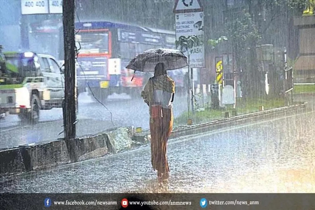 सतही ट्रफ के प्रभाव से तीन दिनों से हो रही है बारिश