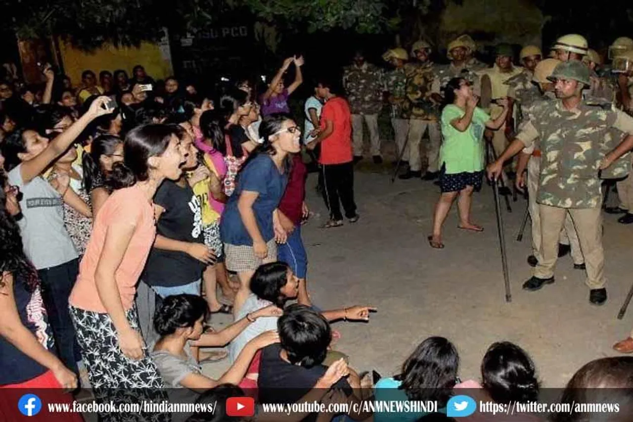 बीएचयू में फेंकी गई पेट्रोल बम