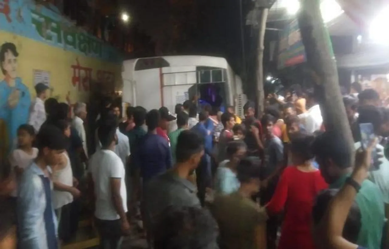 गाजियाबाद में बस हादसा, तीन लोग घायल