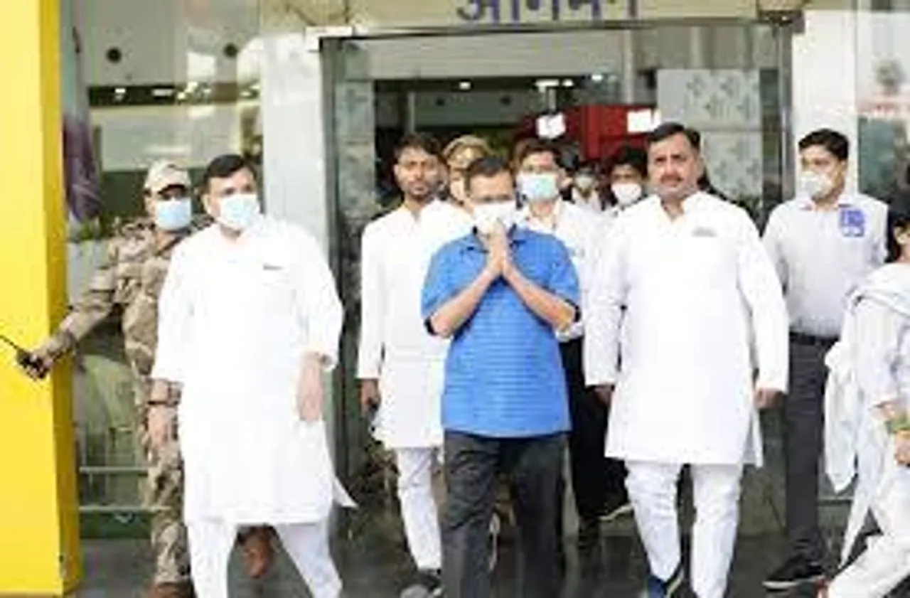 अरविंद केजरीवाल लखनऊ पहुंचे, आज जाएंगे अयोध्या
