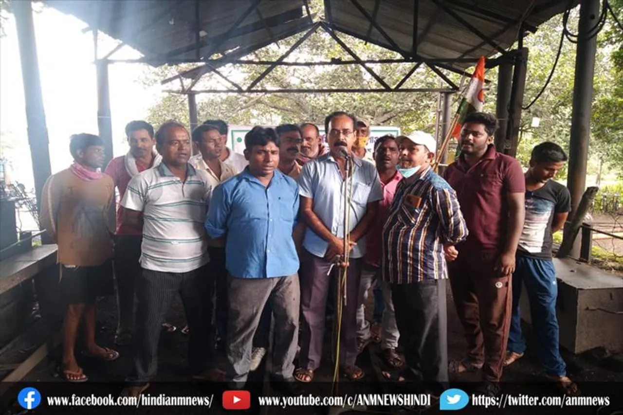 पुजा बोनस की मांग को लेकर विरोध प्रदर्शन
