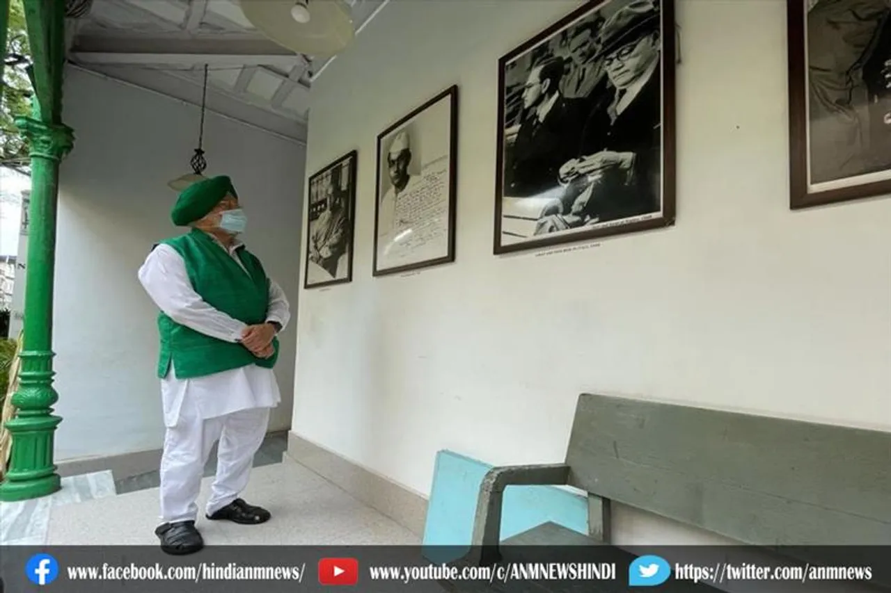 नेताजी के घर पहुंचे केंद्रीय मंत्री