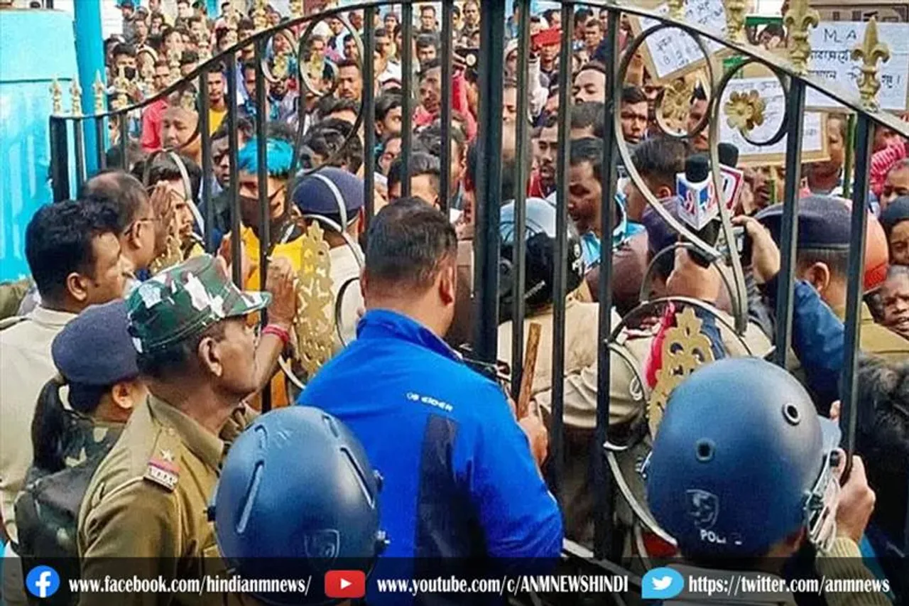 पीएम आवास योजना में शामिल करने की मांग को लेकर घेराव