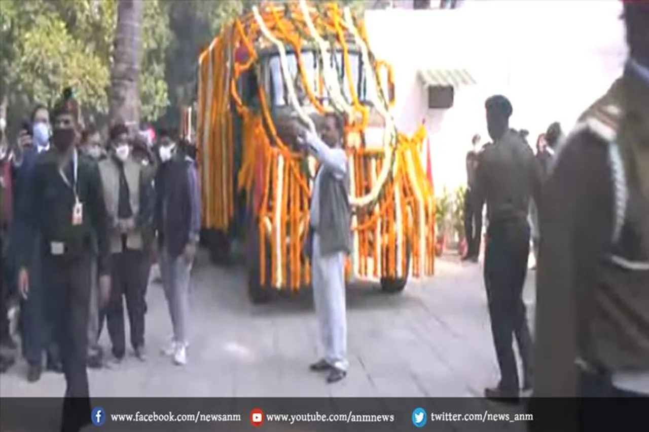 राष्ट्र के रूप में 17 तोपों की सलामी जनरल रावत को विदाई