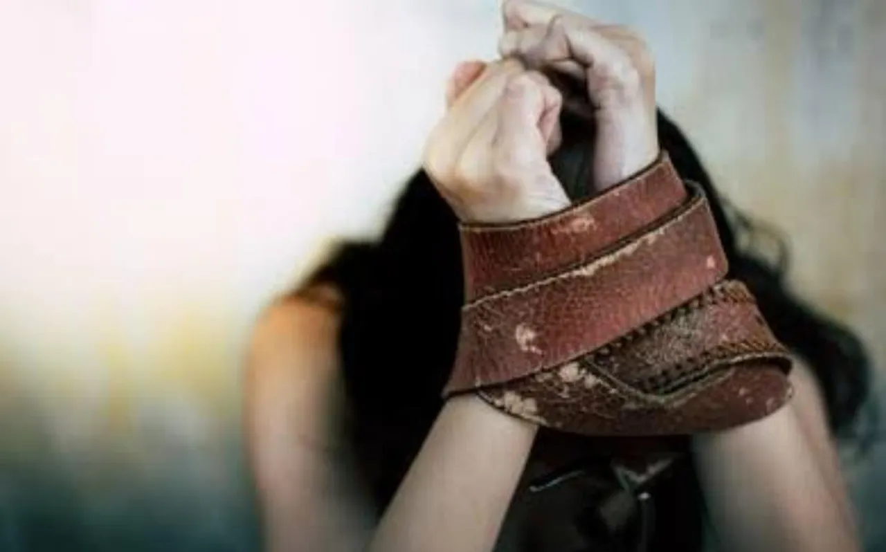 पाकिस्तान में अफगान की बेटी पर अत्याचार