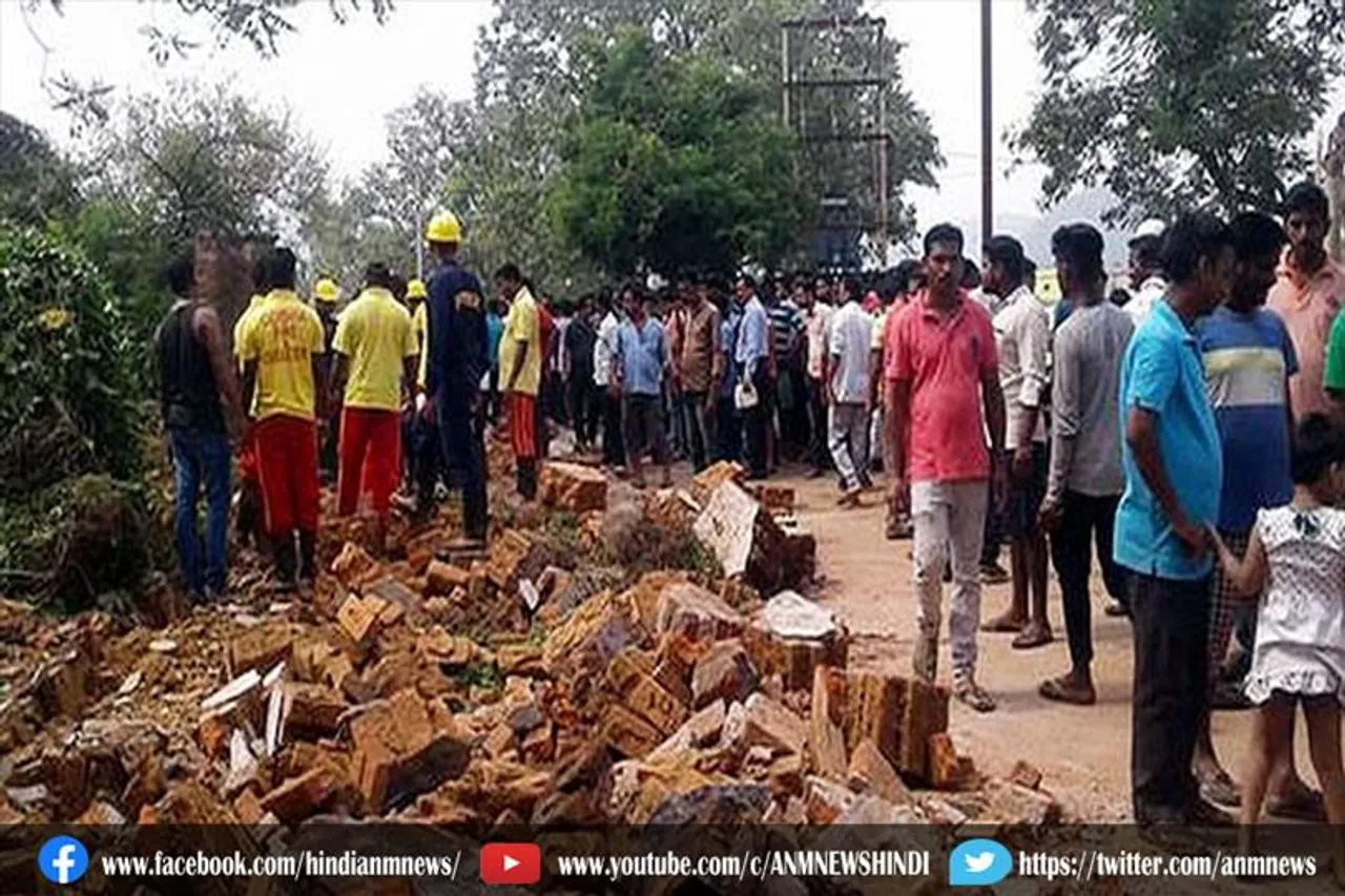 कोलकाता में दीवार ढहने से चार लोग घायल