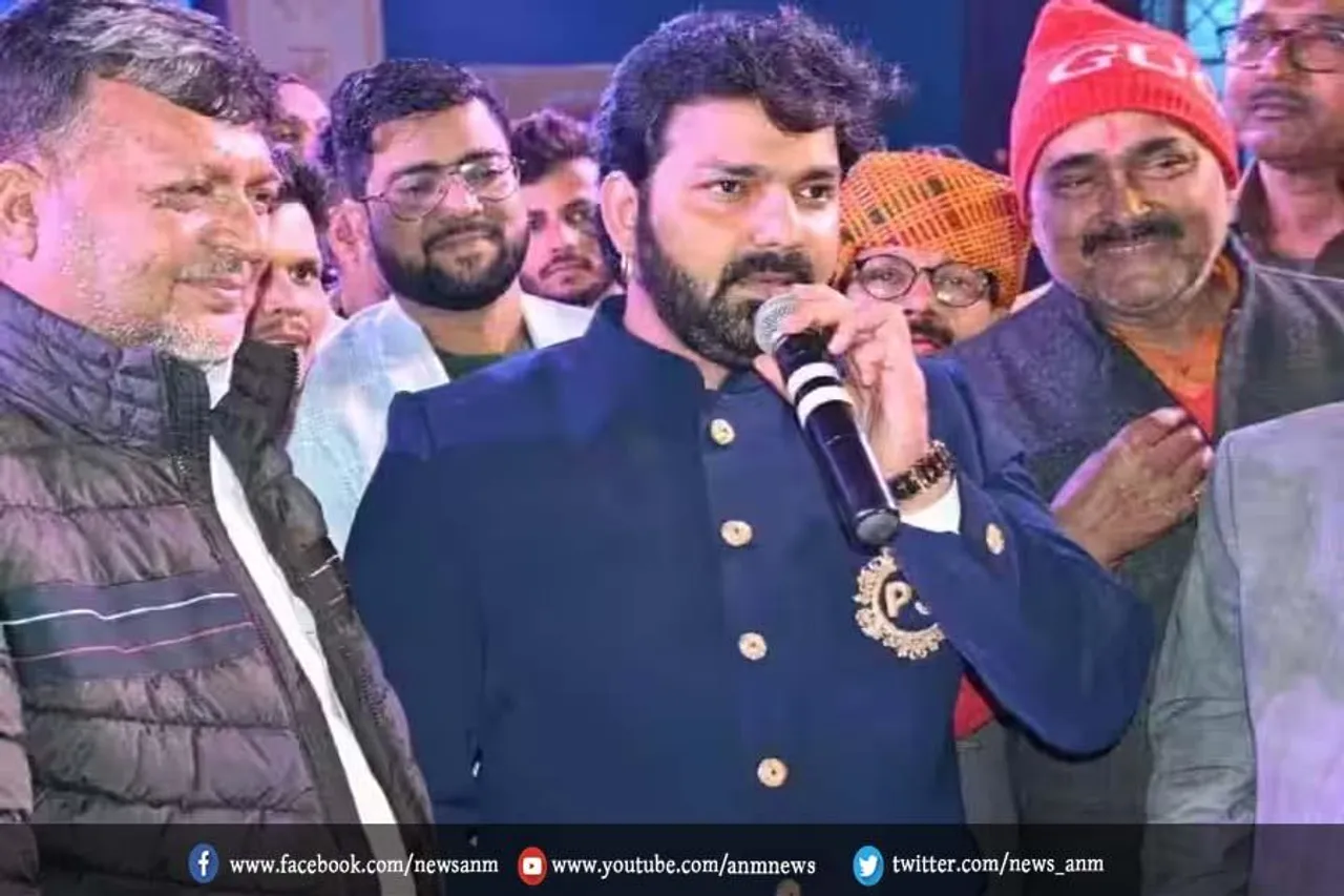 भोजपुरी स्टार पवन सिंह के शो में बेकाबू हुई भीड़, पुलिस को करना पड़ा लाठी चार्ज