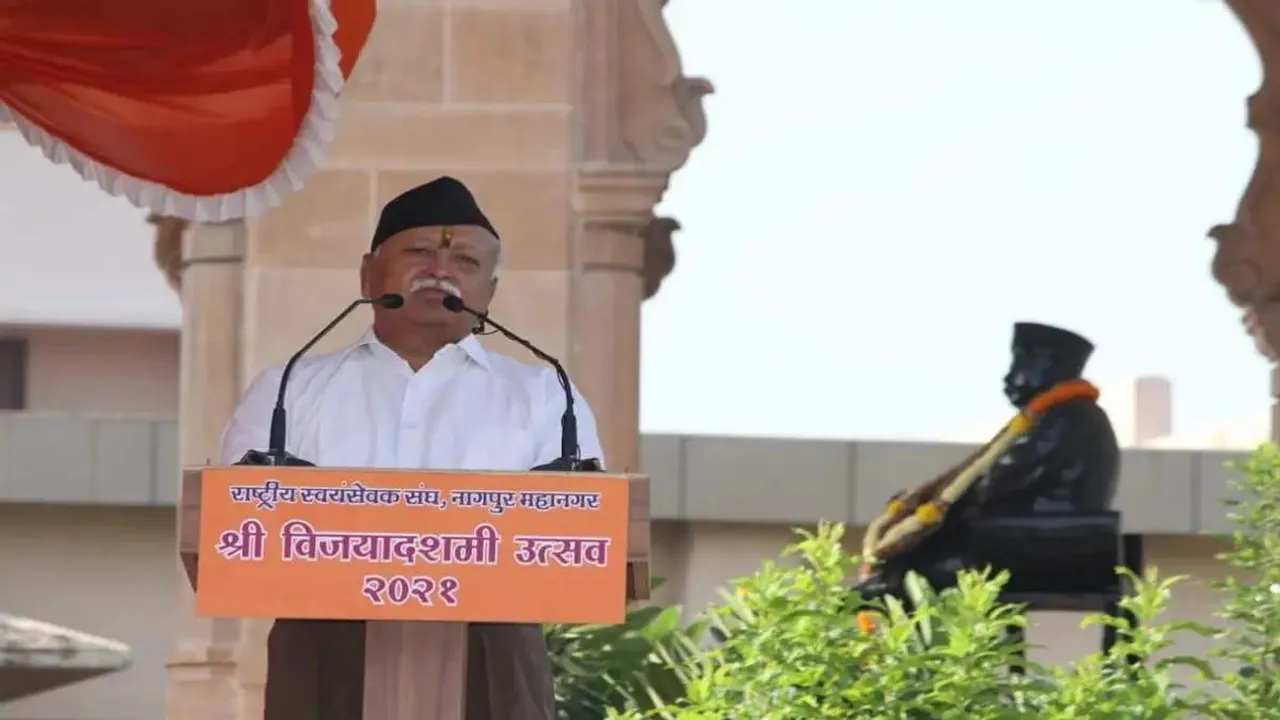 विजयादशमी पर RSS प्रमुख मोहन भागवत ने की शस्त्र पूजा