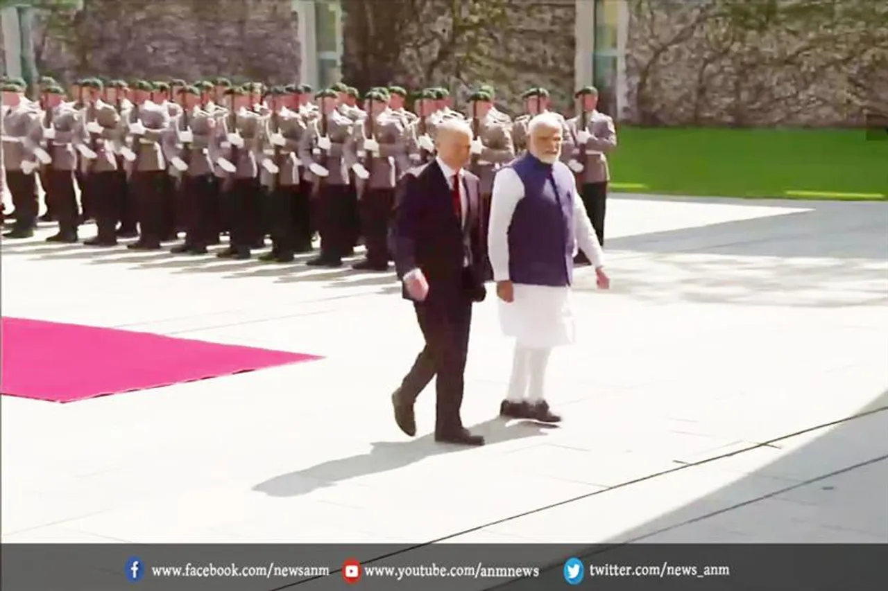 पीएम को दिया गया गार्ड ऑफ ऑनर