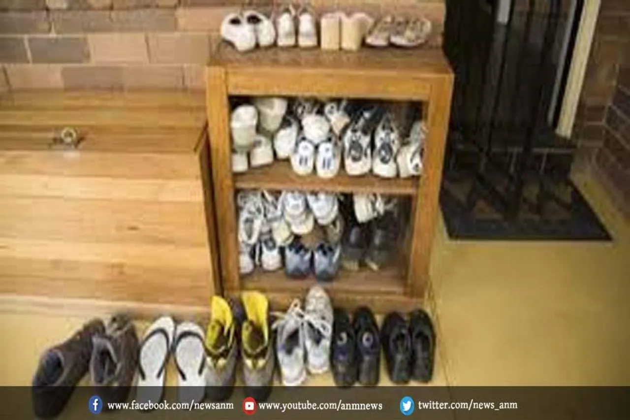 घर में भूलकर भी न करें ये गलतियां, बिगाड़ सकती हैं बना बनाया काम