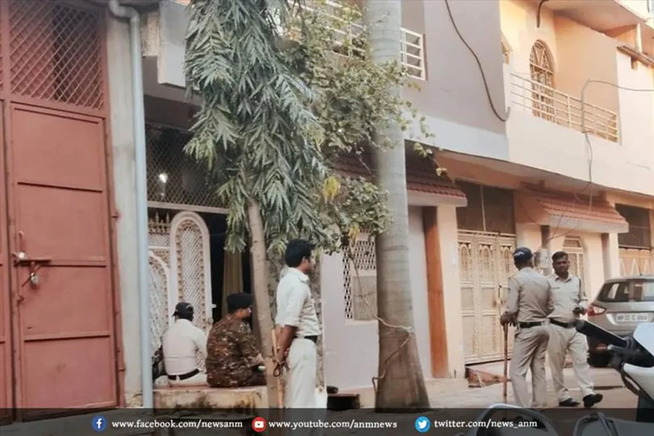 पटवारी के घर रीवा ईओडब्ल्यू की टीम पहुंची
