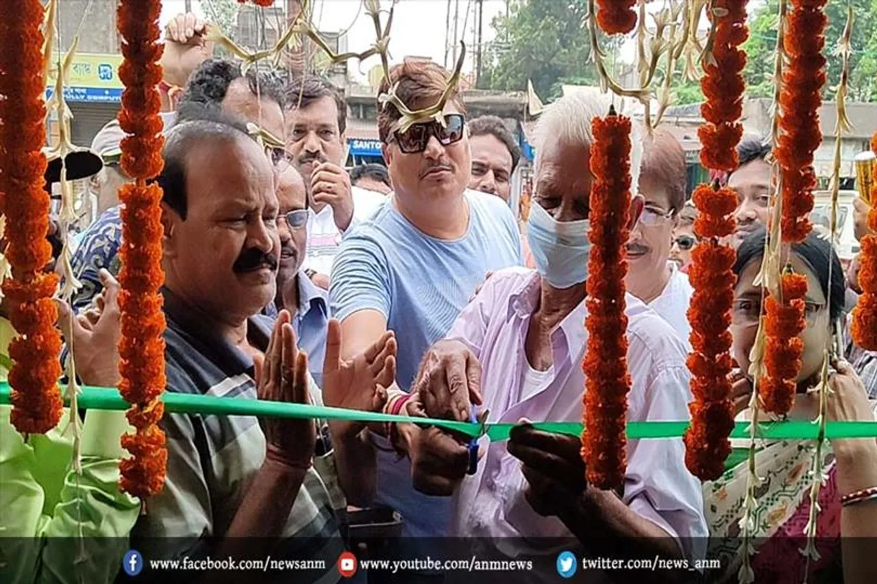 स्वतंत्रता दिवस पर युवा नेता मुकुल उपाध्याय ने देन्दुआ में तृणमूल कार्यालय का किया उद्घाटन