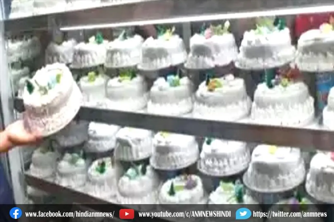केक में मेरी क्रिसमस लिखने से साफ इनकार