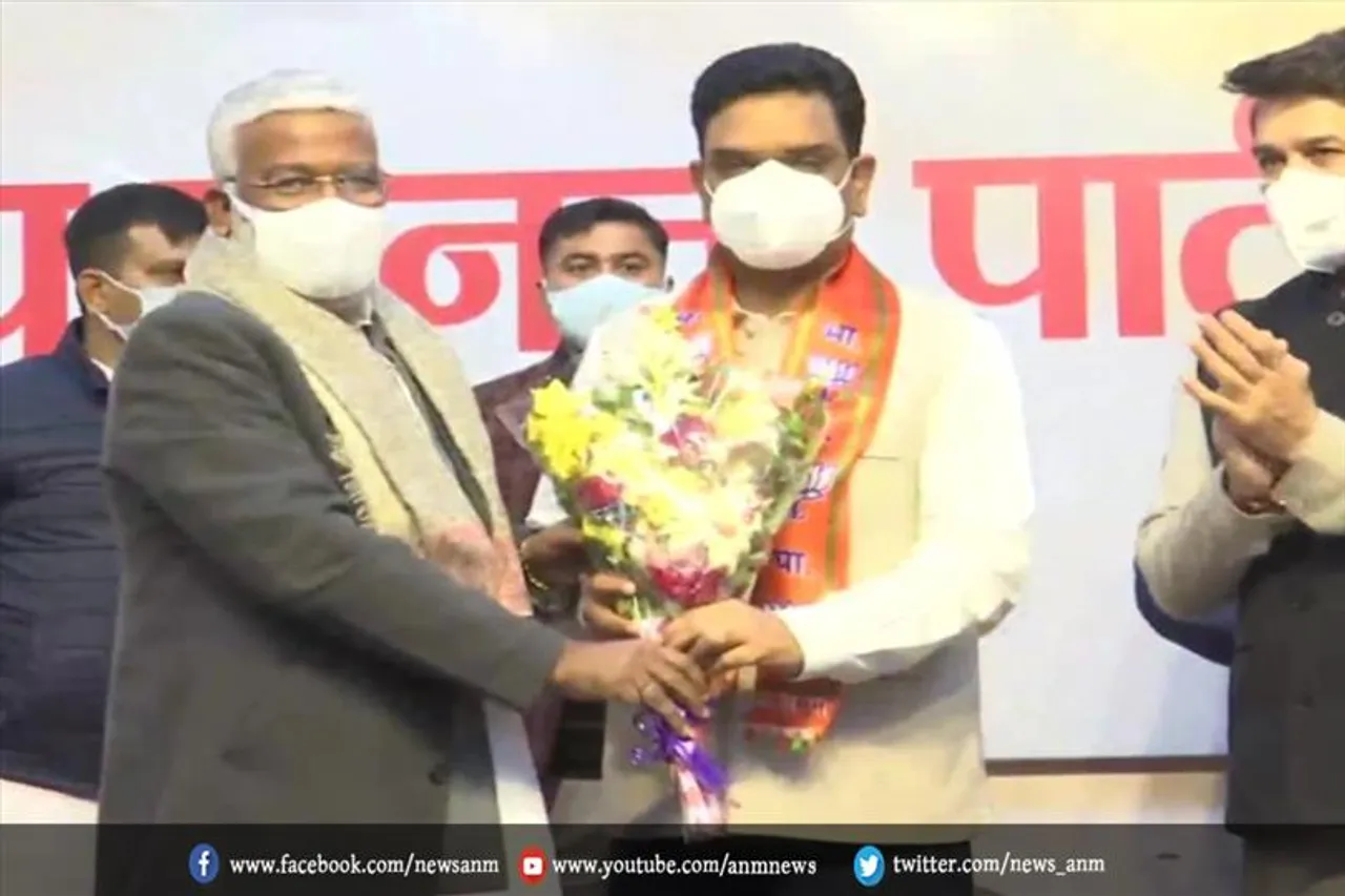 असीम अरुण के भाजपा में शामिल होने पर अखिलेश यादव ने बोला हमला