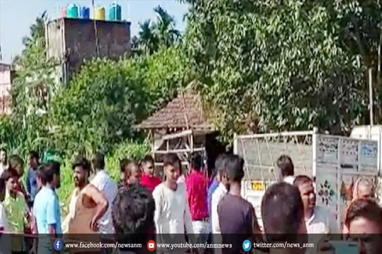 उत्तर 24 परगना में कई स्थानों पर फेंके गए बम