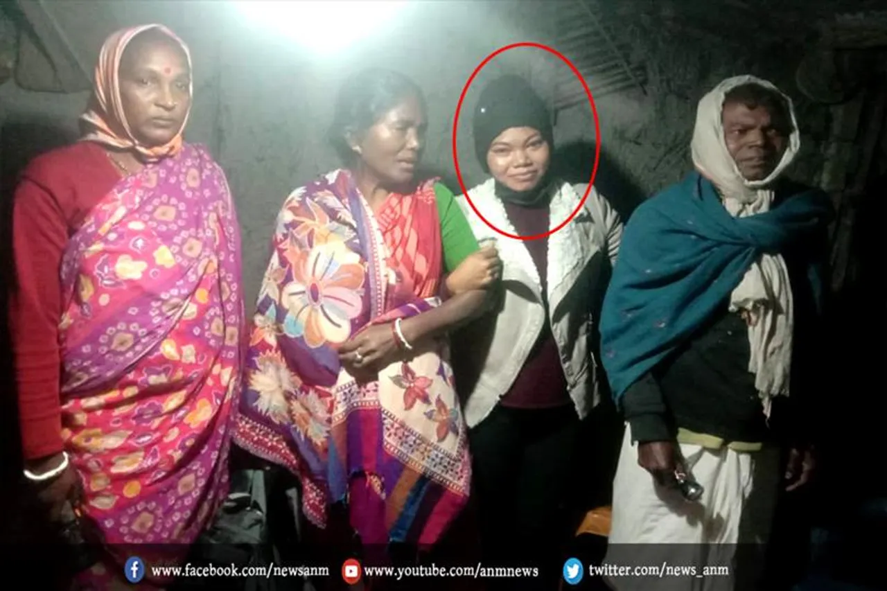 नर्क से निकलकर, 20 साल बाद लड़की पहुंची आपने घर