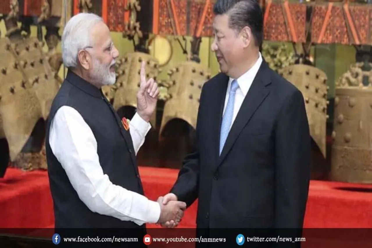 पीएम मोदी और शी जिनपिंग ने एक-दूसरे का अभिवादन किया