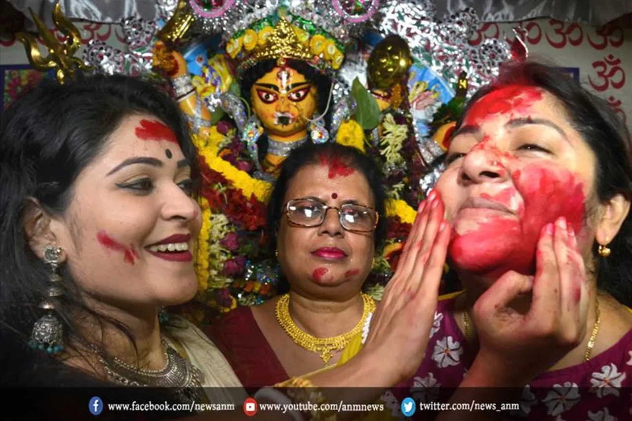 जानिए सिंदूर खेला की शुभ मुहूर्त के बारे में