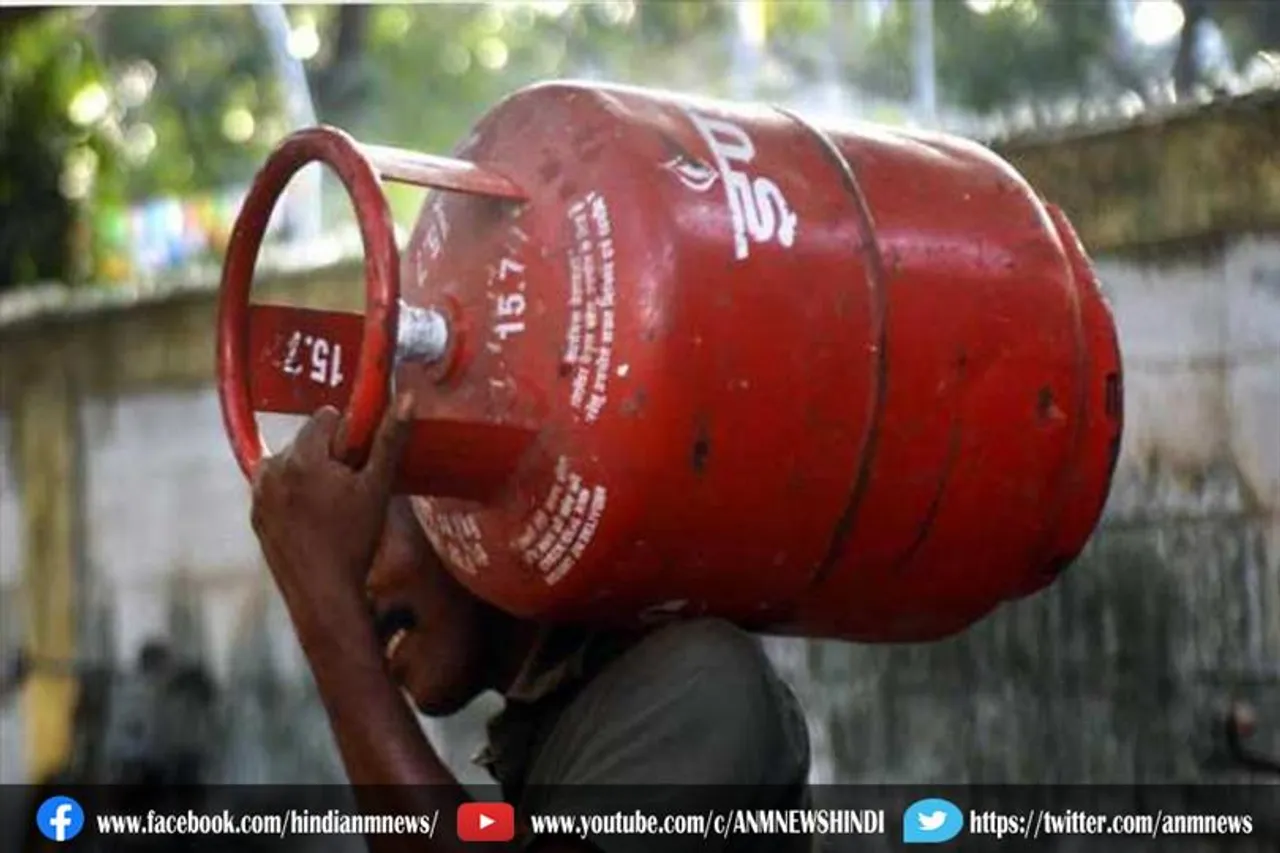 आम जनता पर गैस सिलेंडर का बोझ, और हो गया महंगा
