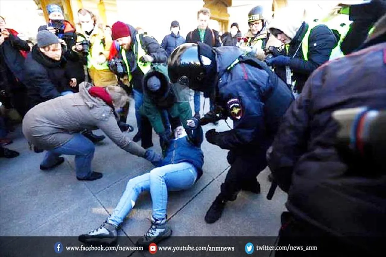 युद्ध विरोधी प्रदर्शनों में रूस में 14 हजार से अधिक गिरफ्तार