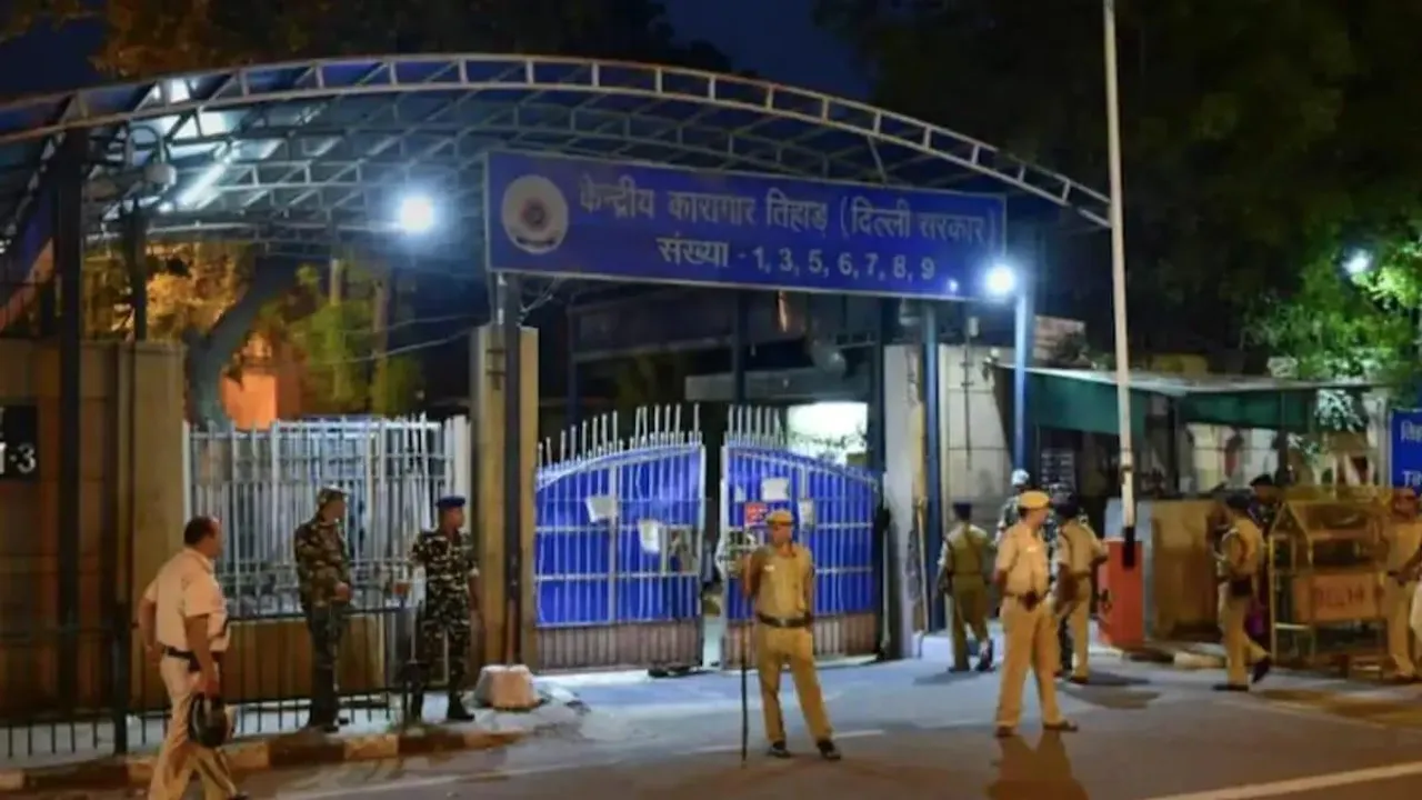 दिल्ली की तिहाड़ जेल में हंगामा