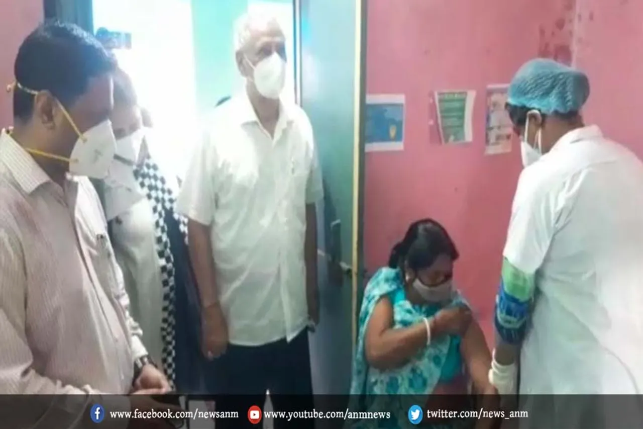 यौन कर्मियों ने डर को दरकिनार करते हुए खुशी खुशी लगाई वैक्सीन